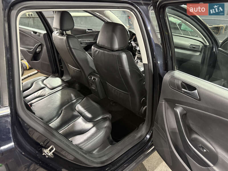 Універсал Volkswagen Passat 2010 в Нововолинську