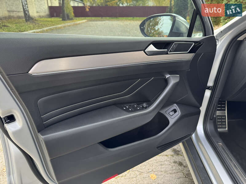 Универсал Volkswagen Passat 2020 в Корце