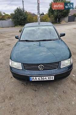 Седан Volkswagen Passat 1997 в Днепре