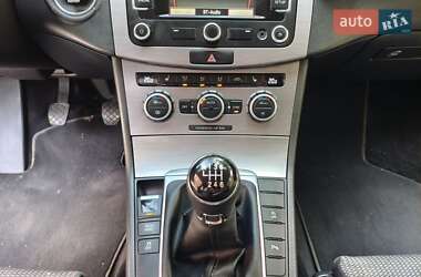 Универсал Volkswagen Passat 2012 в 