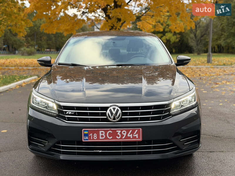 Седан Volkswagen Passat 2017 в Ровно