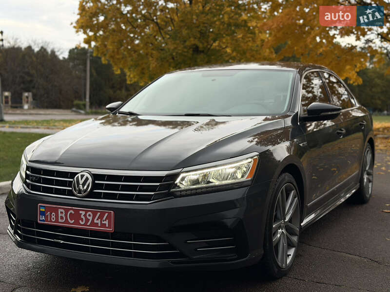 Седан Volkswagen Passat 2017 в Ровно