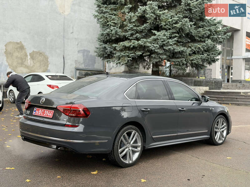 Седан Volkswagen Passat 2017 в Ровно