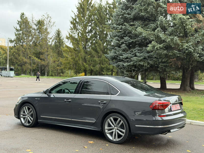 Седан Volkswagen Passat 2017 в Ровно