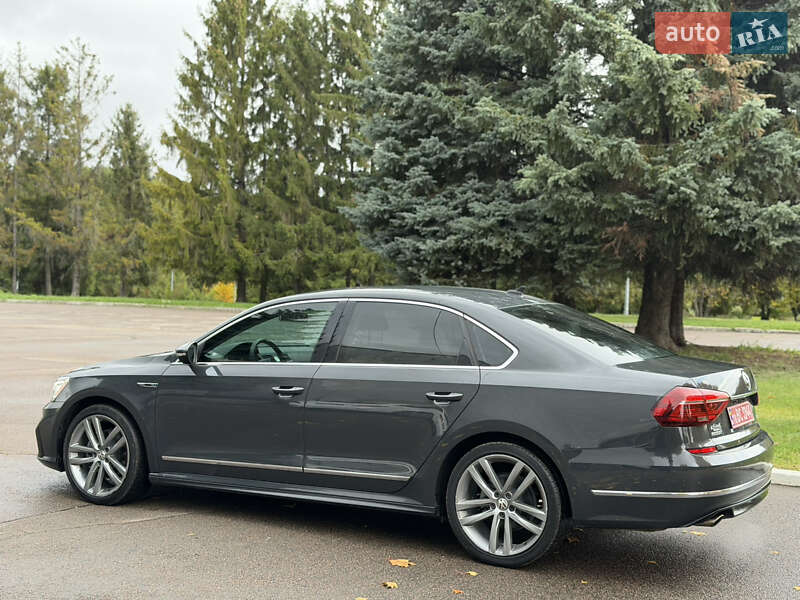 Седан Volkswagen Passat 2017 в Ровно