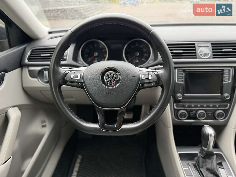 Седан Volkswagen Passat 2017 в Ровно