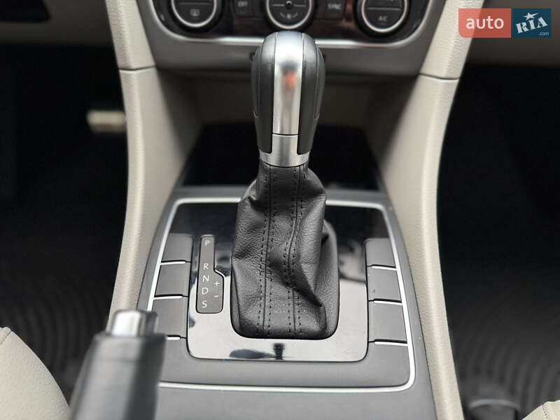 Седан Volkswagen Passat 2017 в Ровно