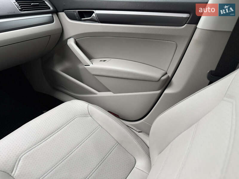 Седан Volkswagen Passat 2017 в Ровно