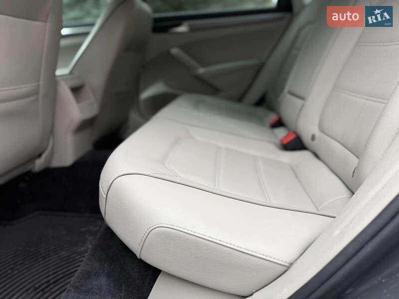 Седан Volkswagen Passat 2017 в Ровно