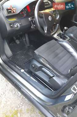 Универсал Volkswagen Passat 2006 в  фото 7 Универсал Volkswagen Passat 2006 в
