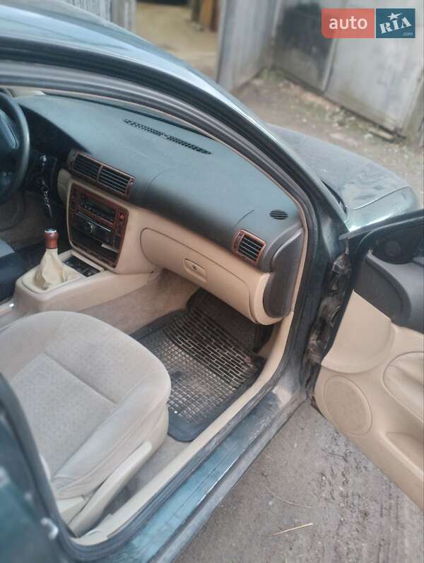 Седан Volkswagen Passat 1998 в Львове