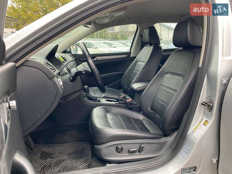 Седан Volkswagen Passat 2014 в Киеве