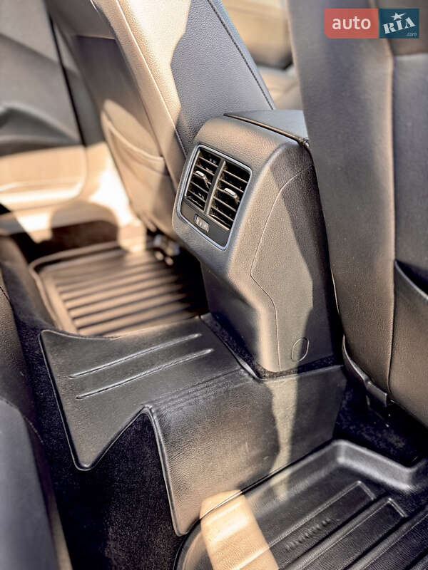 Седан Volkswagen Passat 2014 в Лозовой