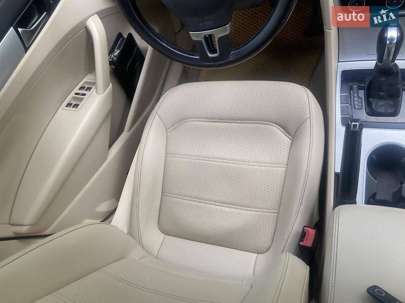 Седан Volkswagen Passat 2013 в Бобрке