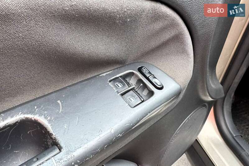 Універсал Volkswagen Passat 2004 в Києві