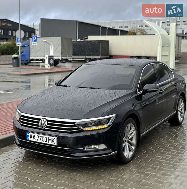Седан Volkswagen Passat 2015 в Киеве