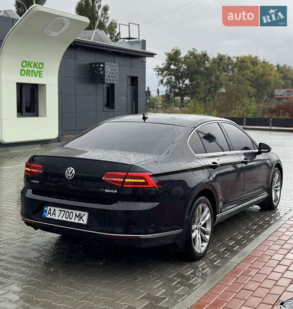 Седан Volkswagen Passat 2015 в Киеве