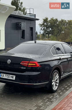 Седан Volkswagen Passat 2015 в 