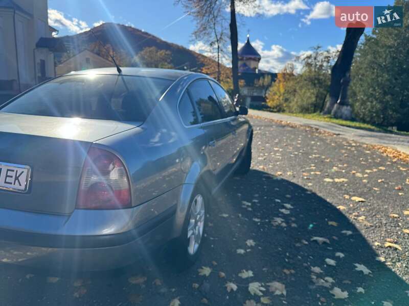 Седан Volkswagen Passat 2002 в Вижнице