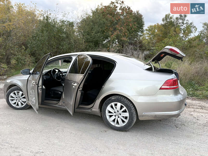 Седан Volkswagen Passat 2013 в Каменец-Подольском