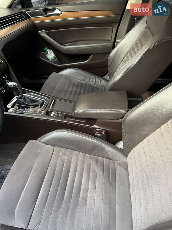 Седан Volkswagen Passat 2015 в Киеве