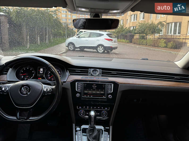 Седан Volkswagen Passat 2015 в Киеве