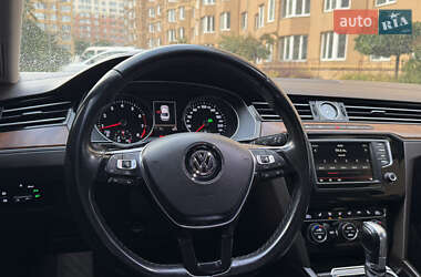 Седан Volkswagen Passat 2015 в 