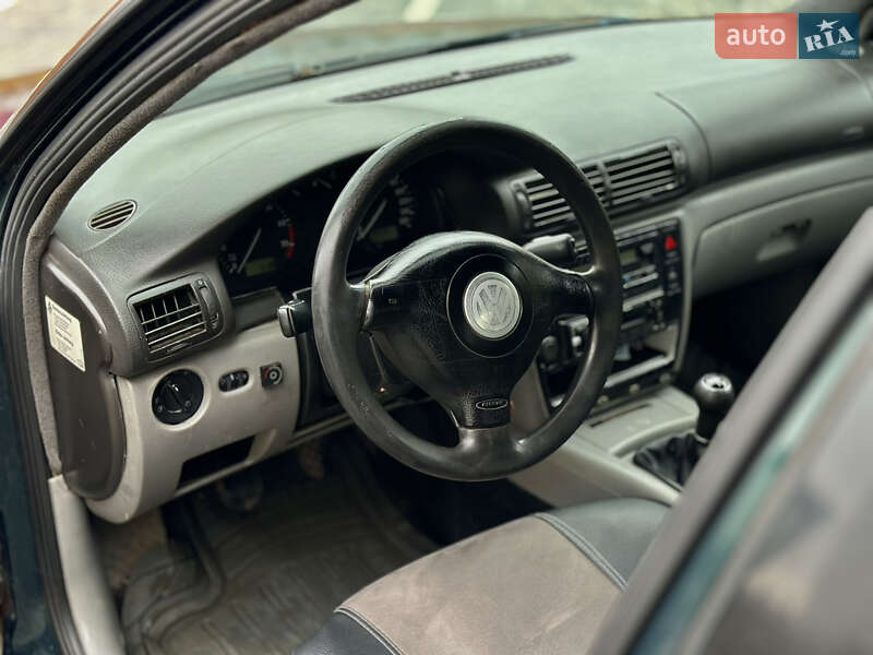 Седан Volkswagen Passat 1997 в Луцке