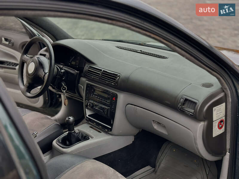 Седан Volkswagen Passat 1997 в Луцке