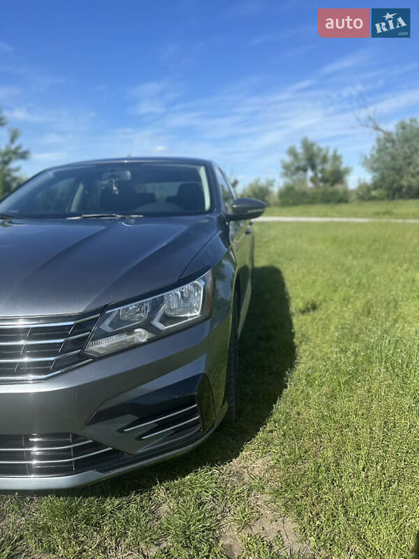 Седан Volkswagen Passat 2017 в Киеве
