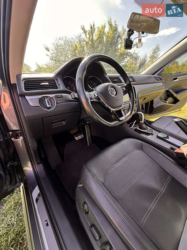 Седан Volkswagen Passat 2017 в Киеве
