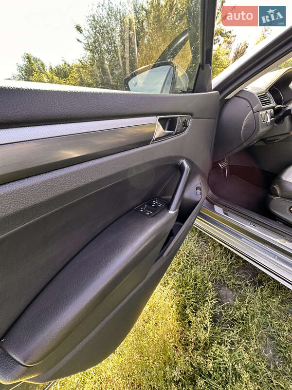 Седан Volkswagen Passat 2017 в Киеве