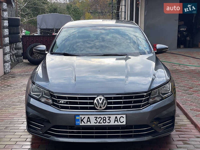 Седан Volkswagen Passat 2017 в Киеве