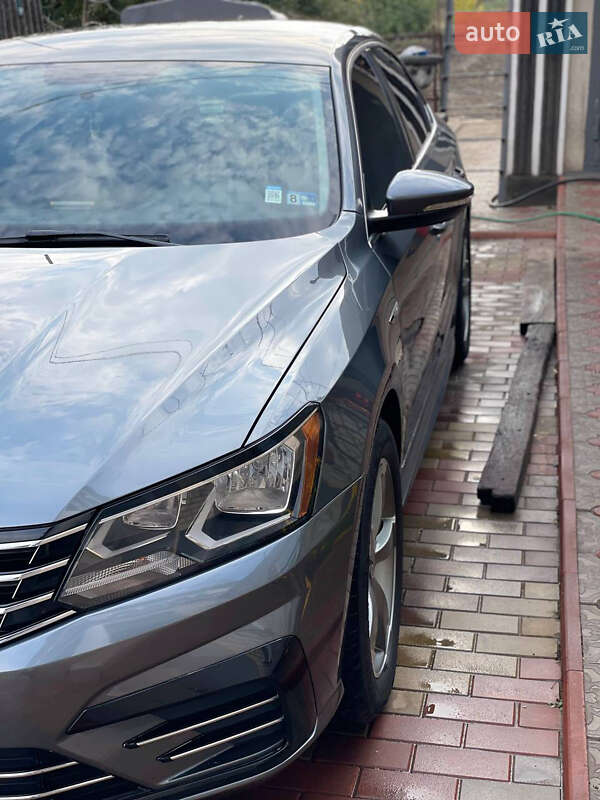 Седан Volkswagen Passat 2017 в Киеве