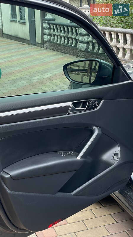 Седан Volkswagen Passat 2017 в Киеве