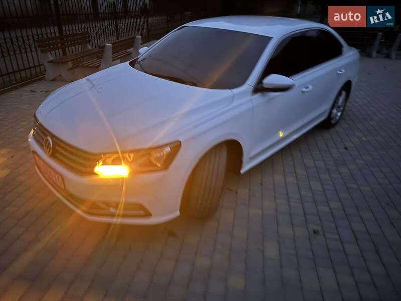 Седан Volkswagen Passat 2017 в Одессе