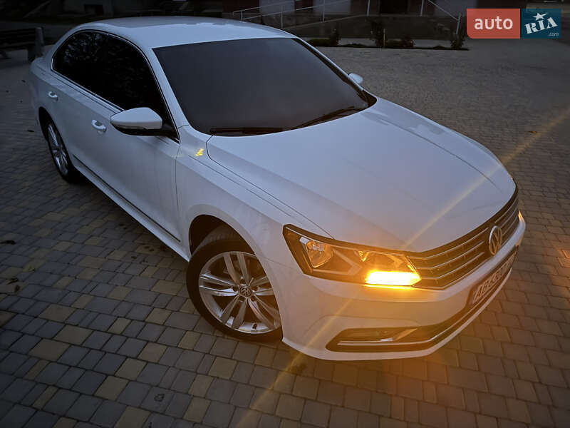 Седан Volkswagen Passat 2017 в Одессе