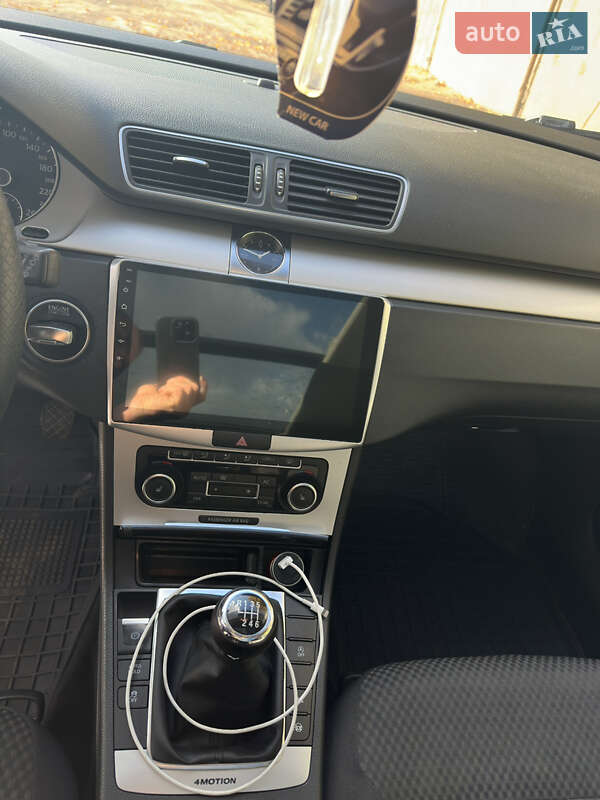 Универсал Volkswagen Passat 2011 в Первомайске