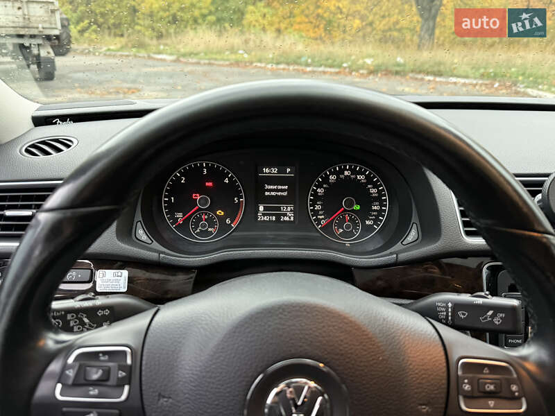 Седан Volkswagen Passat 2013 в Днепре