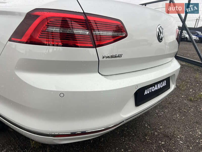 Седан Volkswagen Passat 2018 в Киеве