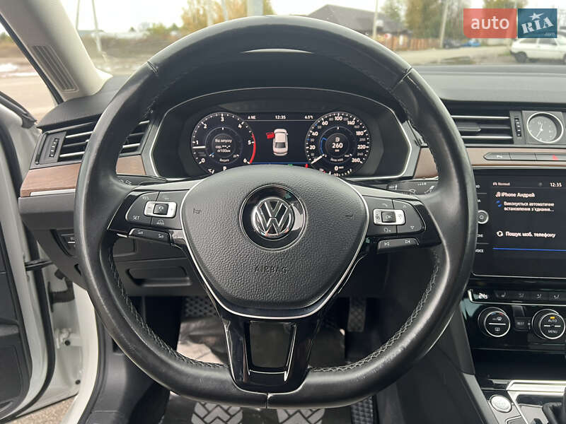 Седан Volkswagen Passat 2018 в Киеве