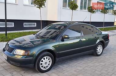 Седан Volkswagen Passat 1997 в Вараше