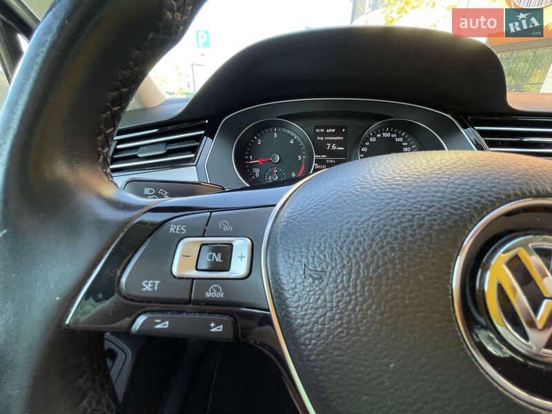 Седан Volkswagen Passat 2016 в Києві