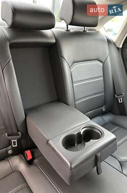 Седан Volkswagen Passat 2016 в 