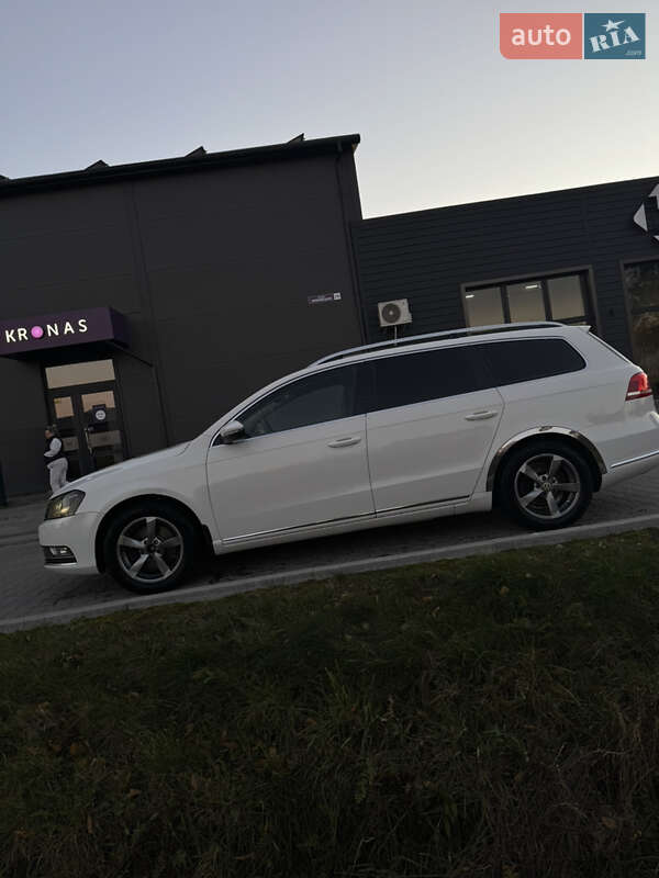 Універсал Volkswagen Passat 2012 в Івано-Франківську