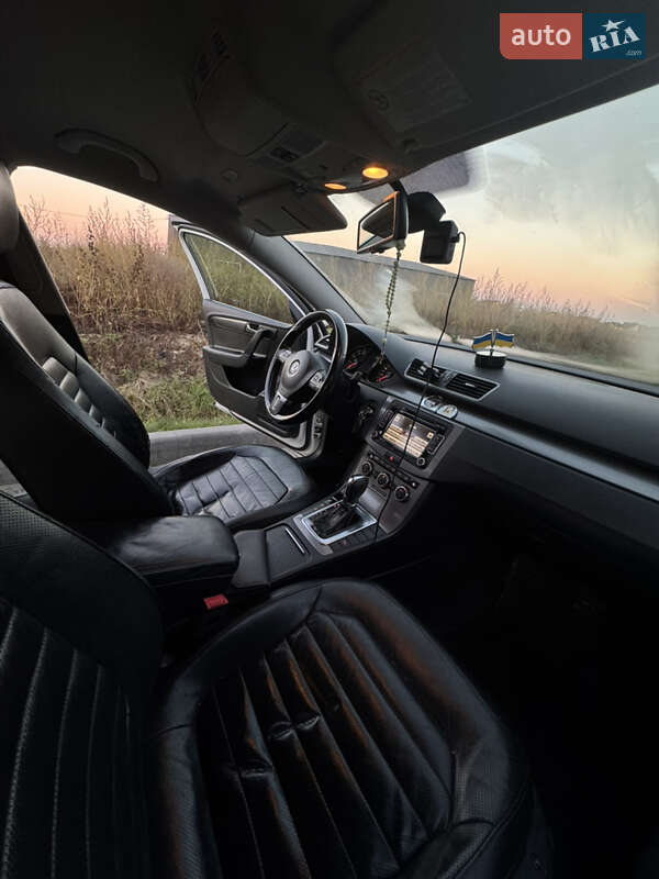 Універсал Volkswagen Passat 2012 в Івано-Франківську