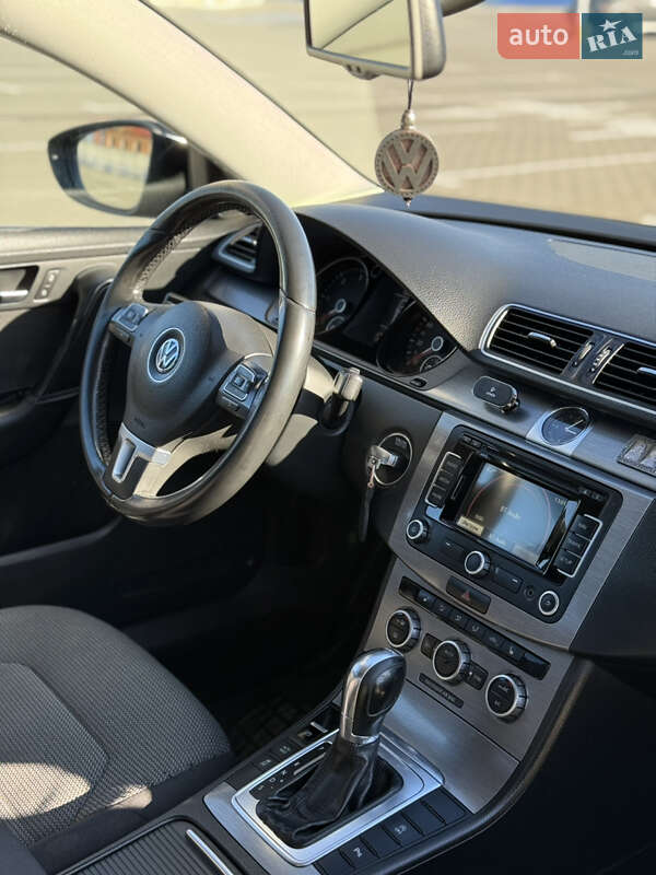 Седан Volkswagen Passat 2012 в Тернополе
