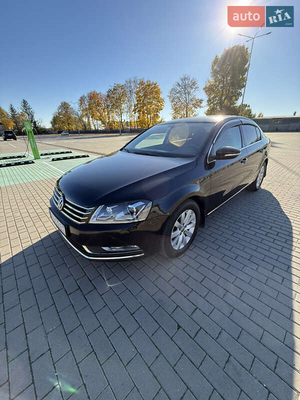 Седан Volkswagen Passat 2012 в Тернополе