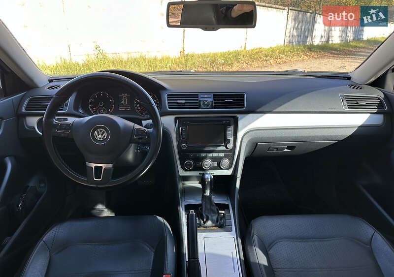 Седан Volkswagen Passat 2012 в Львове