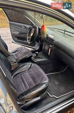 Седан Volkswagen Passat 2004 в  фото 5 Седан Volkswagen Passat 2004 в